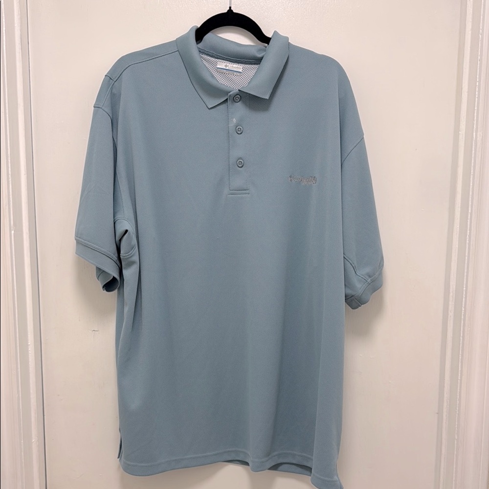 Columbia PFG Men's light Blue shirt. See flaw 5th picture barely noticeable.